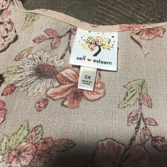 Floral mesh and lace vest - Picture 4 of 5